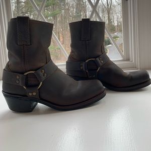 FRYE Women’s Boots (Harness 8R- this is the specific name) size 8.5
